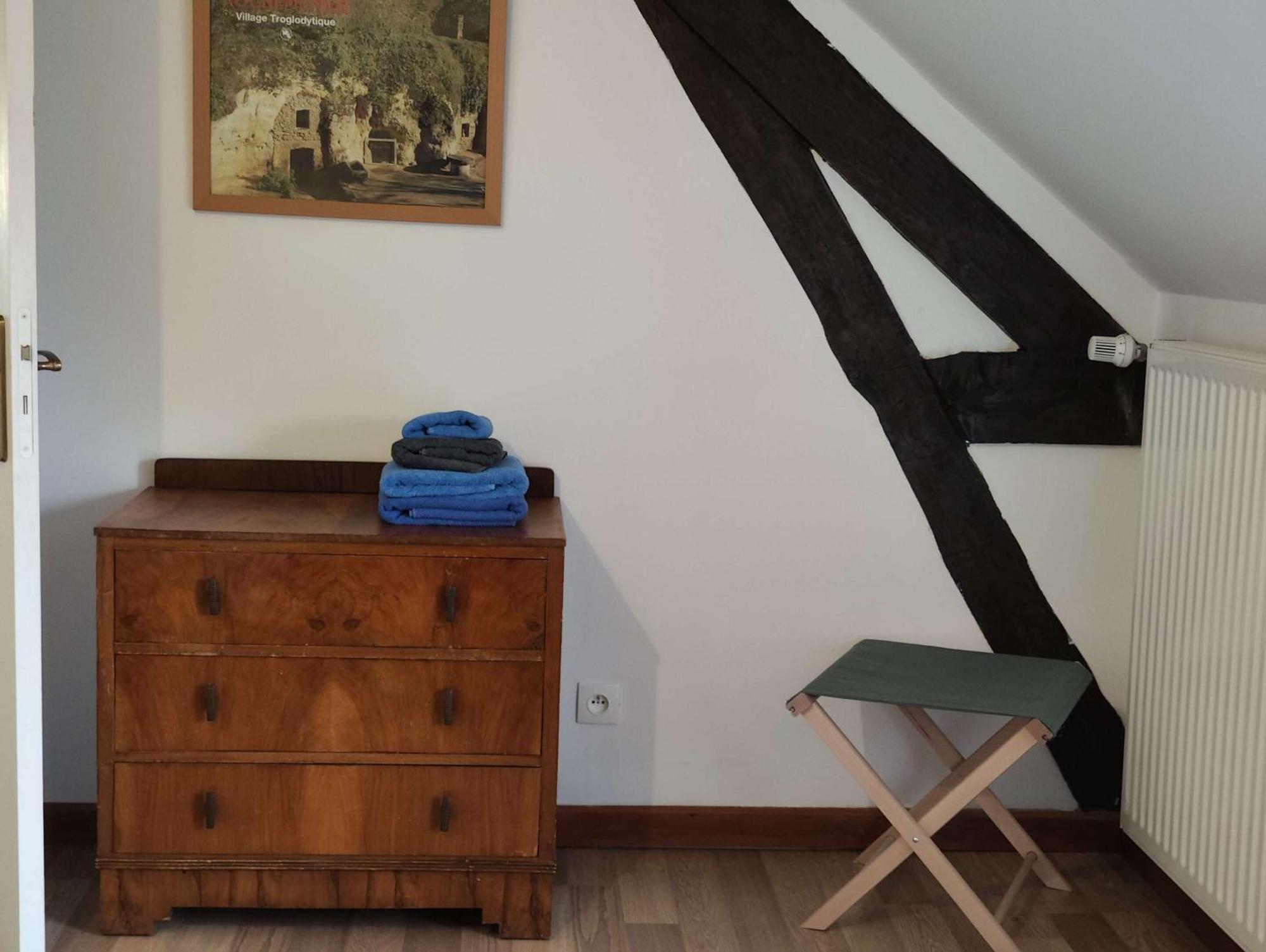 Gites les volets rouges d'Allonnes Allonnes  Chambre photo