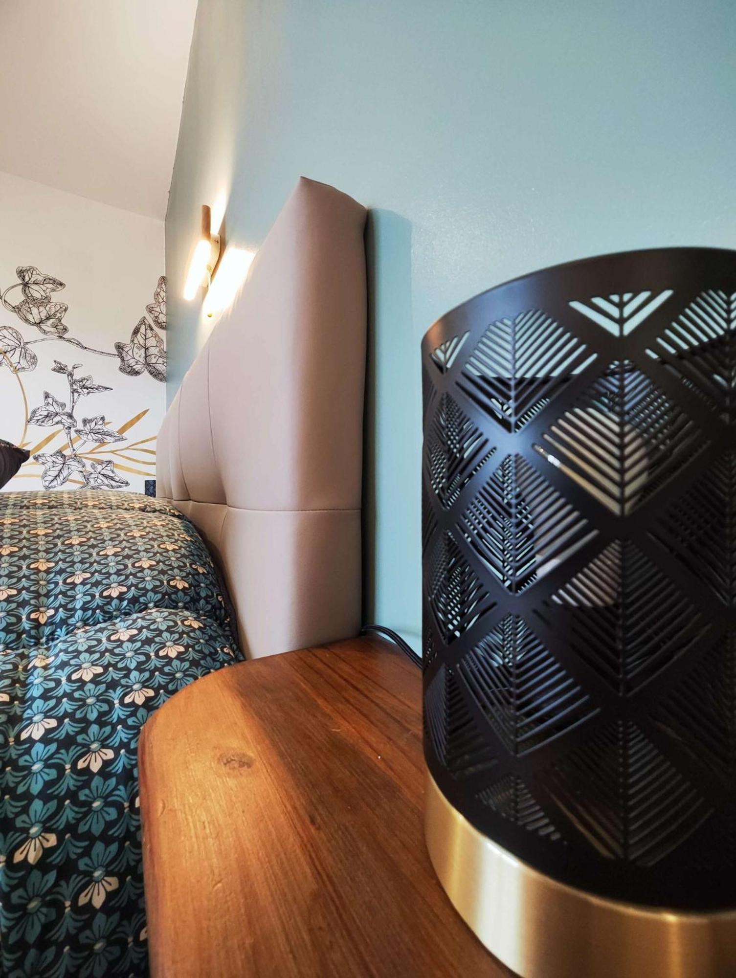 Gites les volets rouges d'Allonnes Allonnes  Chambre photo