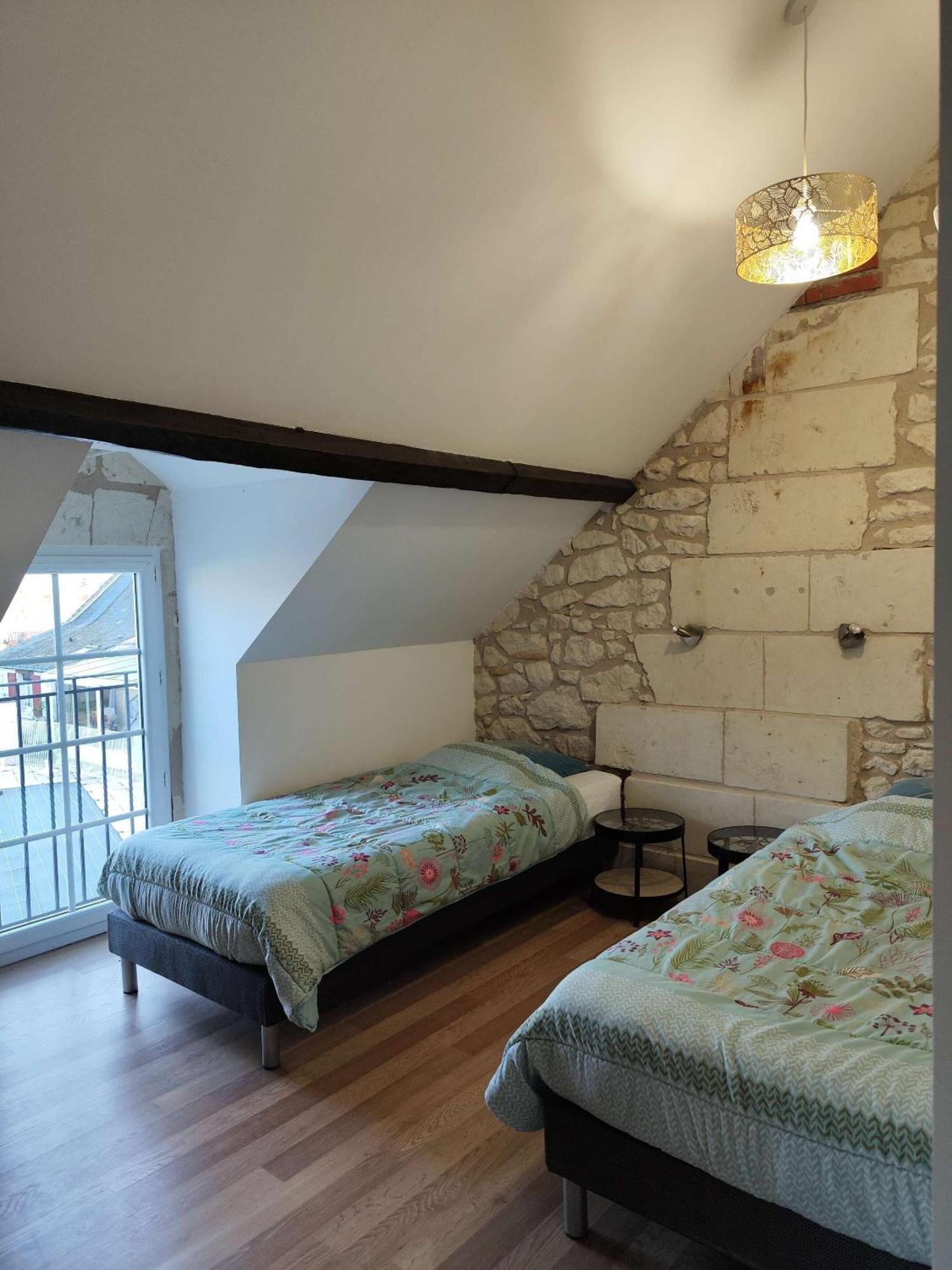 Gites les volets rouges d'Allonnes Allonnes  Chambre photo