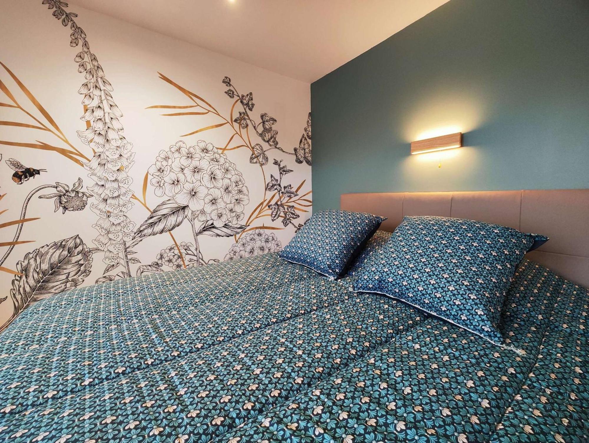 Gites les volets rouges d'Allonnes Allonnes  Chambre photo